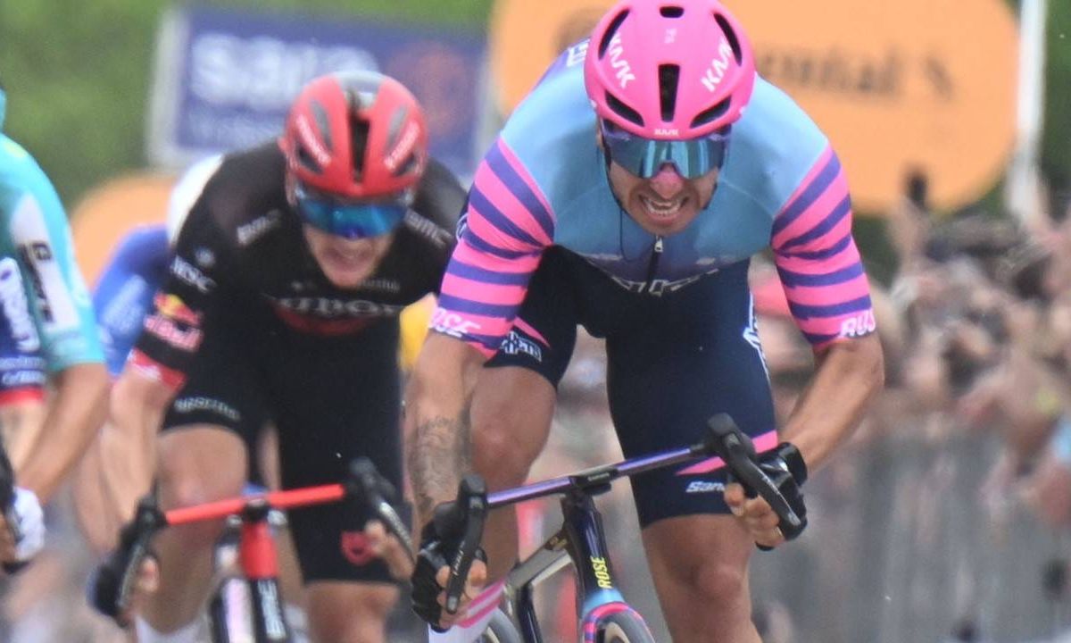 Can Groenewegen win a Giro stage after third place? 'He came through at incredible pace'