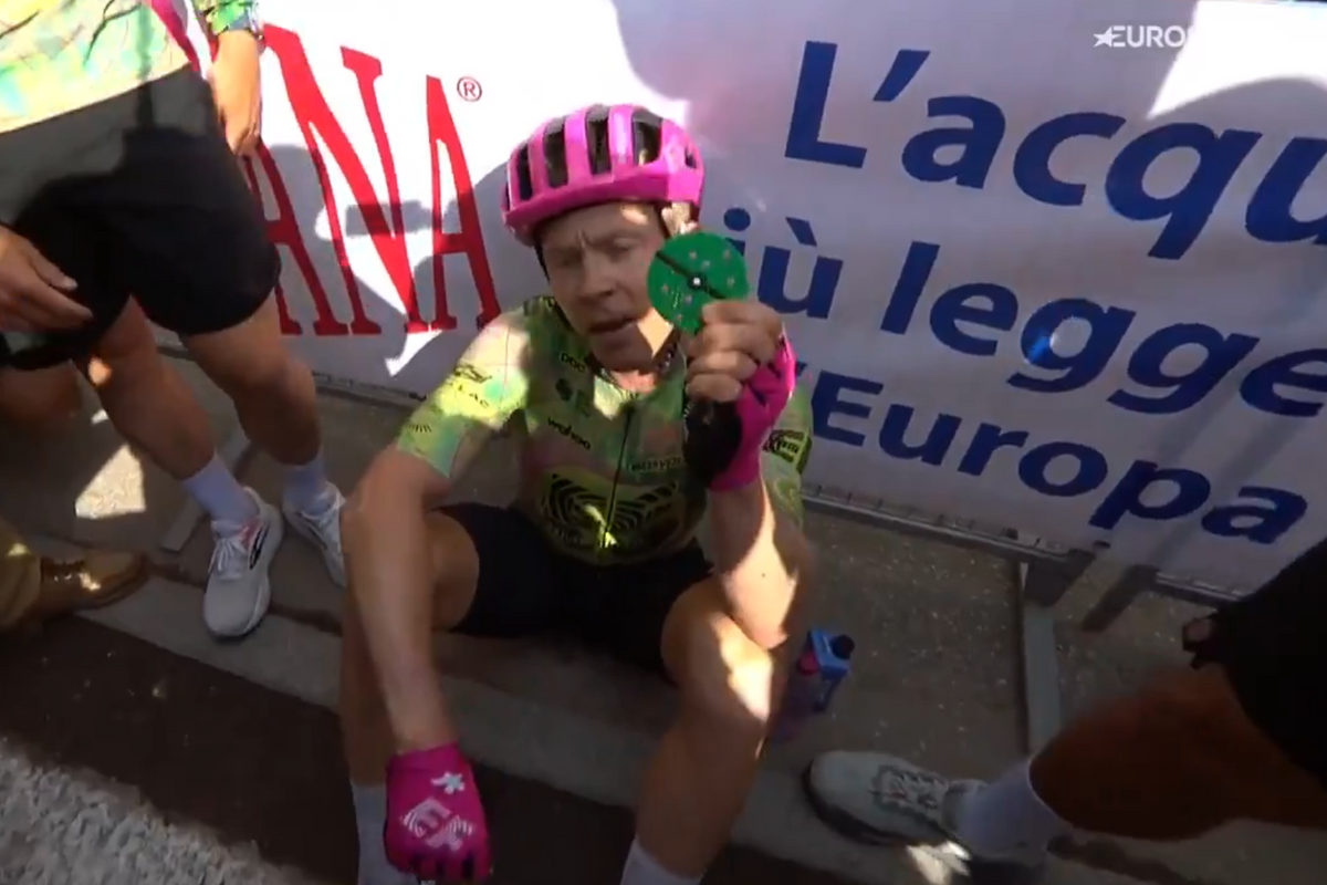 Why did Valgren flash a token as he crossed the line to win Giro d'Italia stage 17?