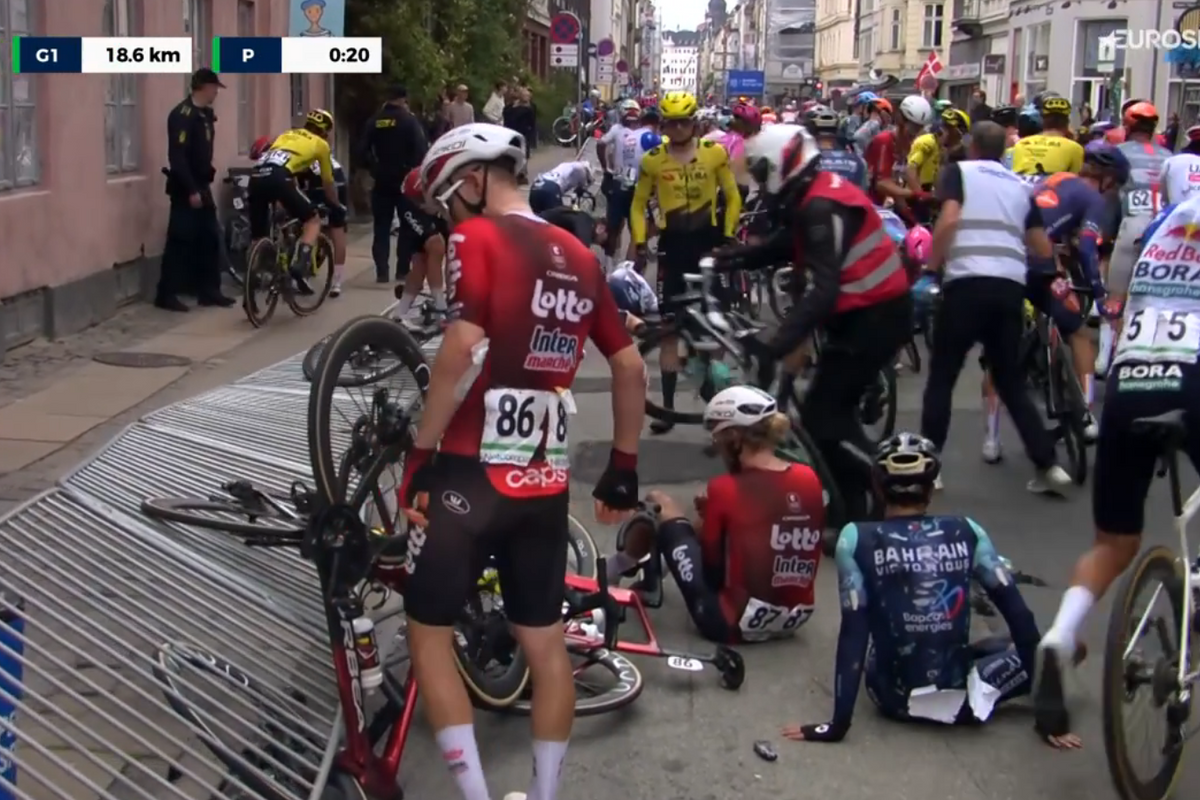 Nasty crash into barriers in Copenhagen: Visma | LaB, Merlier and more issue updates after fall