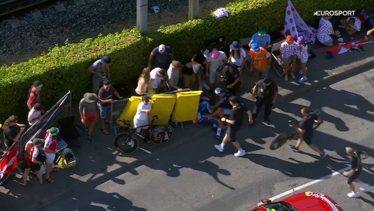 🎥 Lipowitz's time trial crash turns the Tour de France podium battle upside down