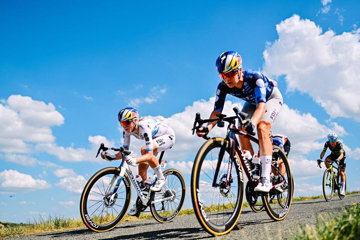 Vollering identifies key advantage over yellow jersey Reusser after Tour de France Femmes win