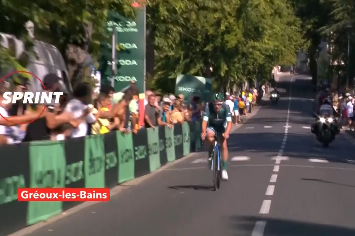 Ethan Hayter forced to cut Vuelta green skinsuit after being given size XS: 'My legs could breathe again'