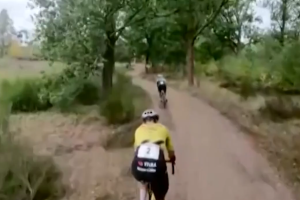 🎥 The moment Wout van Aert got dropped with 2.7 km to go at the Belgian Gravel Championships