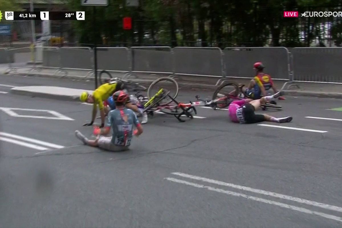 Thymen Arensman and Bart Lemmen assess damage after crash at 62 km/h: 'The first 2, 3 seconds were scary'