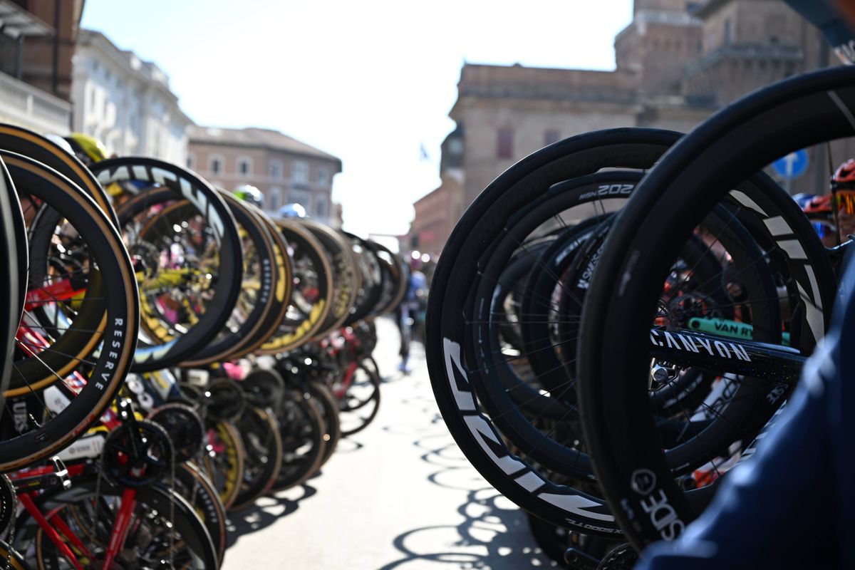 Vigilia wins Giro dell'Emilia on same day as European Championships