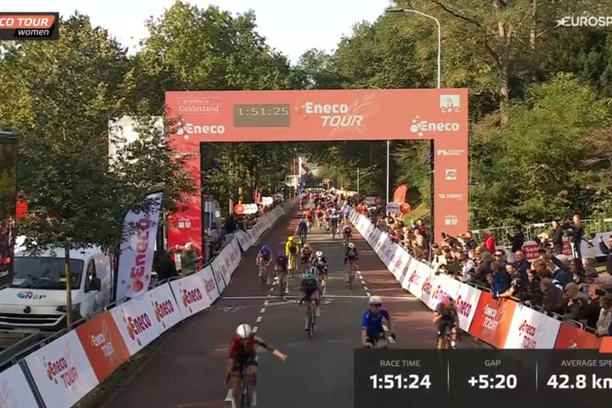 🎥 Non-race vehicle once again on race route at Eneco Tour, just 4 days after mass protest