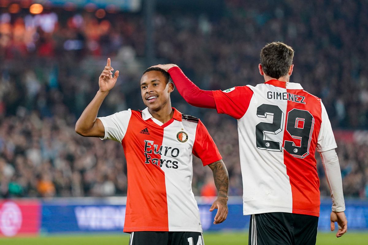 Kritiek op Feyenoord-aanvaller: 'Werkt zich helemaal kapot, maar hij scoort niet'