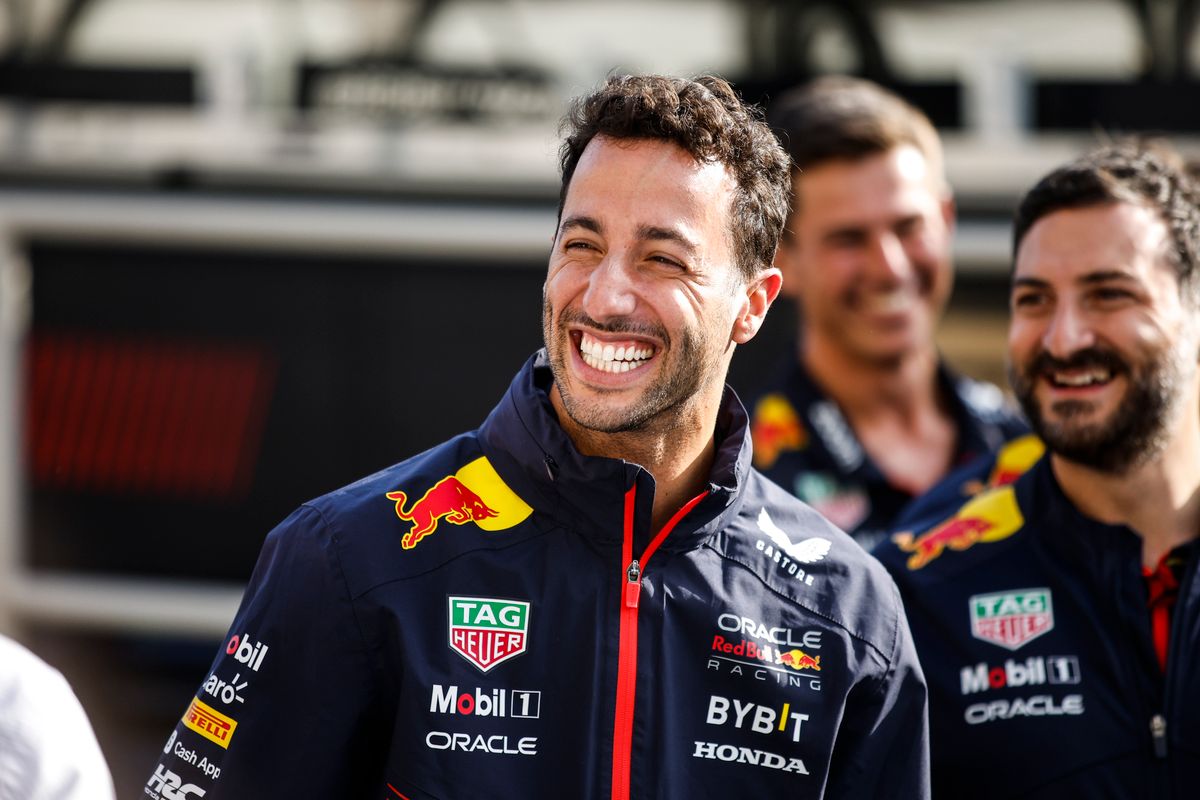 Horner zet deur op een kier voor Ricciardo: 'Hij moet in een vorm zijn die hoofden laat draaien'