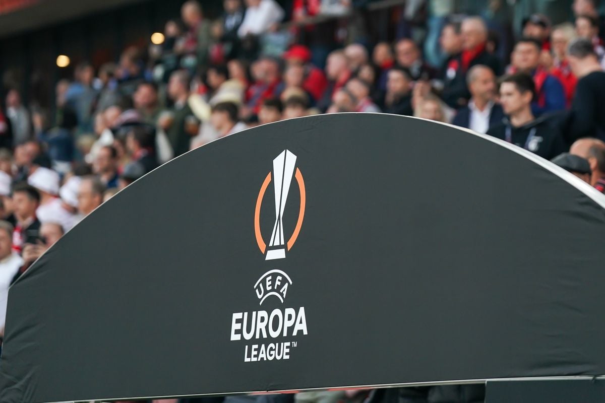 Nog zonder een minuut te hebben gespeeld zit Ajax voor de tweede keer in de koker: Grieken of Bulgaren wachten bij winst