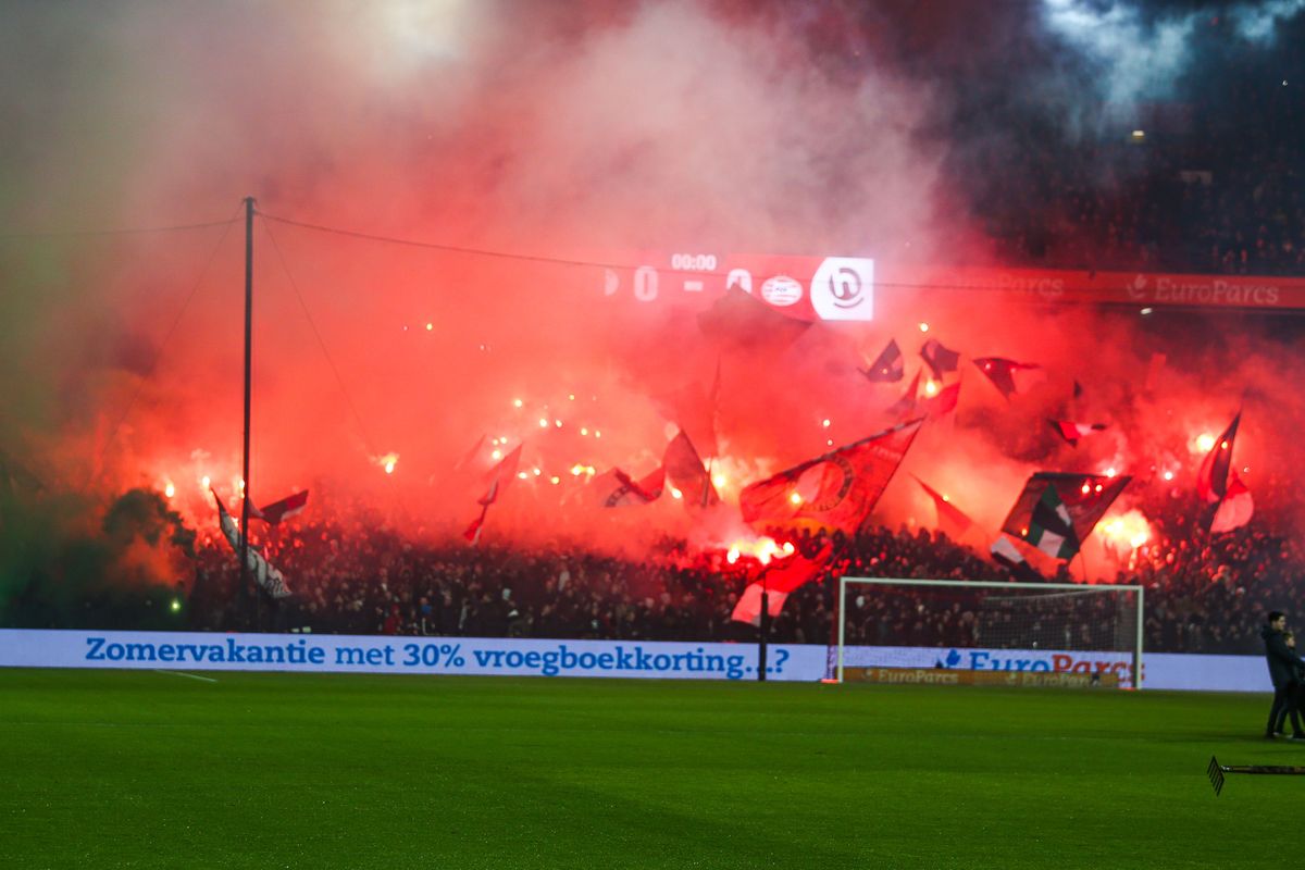 Woedende PSV-supporters organiseren massale protestactie na uitgelekt 'spuuglelijk' shirt