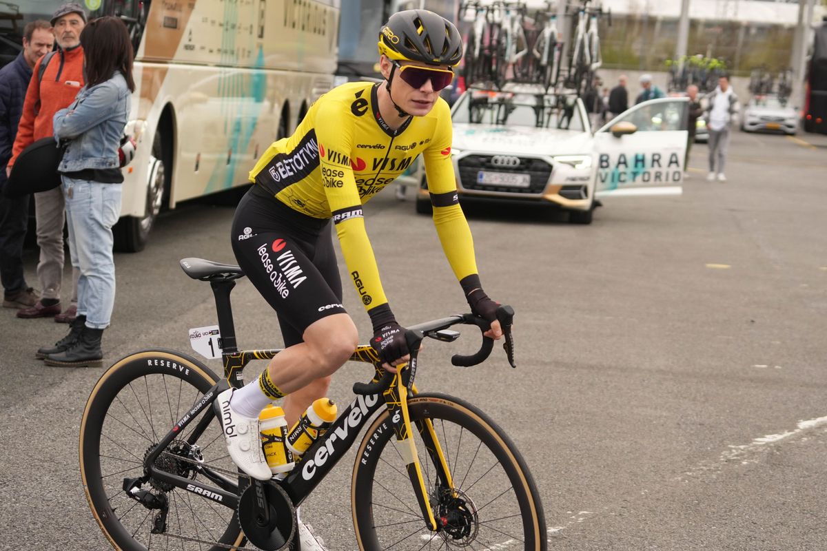 Sport in het Kort | Vingegeaard geeft update over deelname Tour de France, routinier verlengt contract