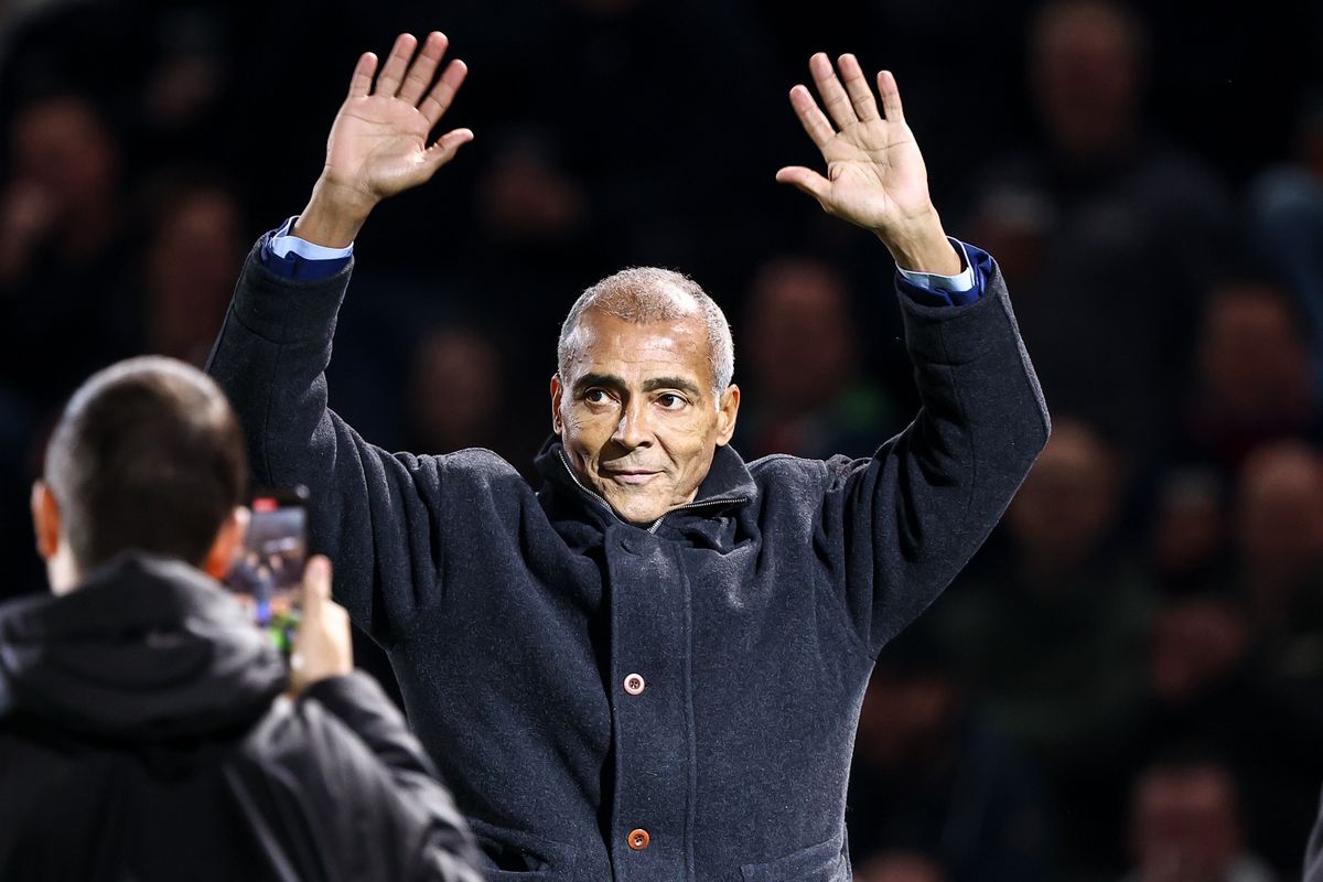 Sport in het Kort | Ongelofelijk: Romário trekt op 58-jarige leeftijd voetbalschoenen weer aan