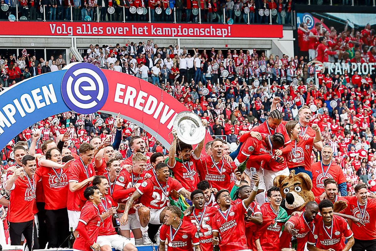 Uitslagen Eredivisie speelronde 32: PSV pakt landstitel, AZ nadert FC Twente door zege in topper