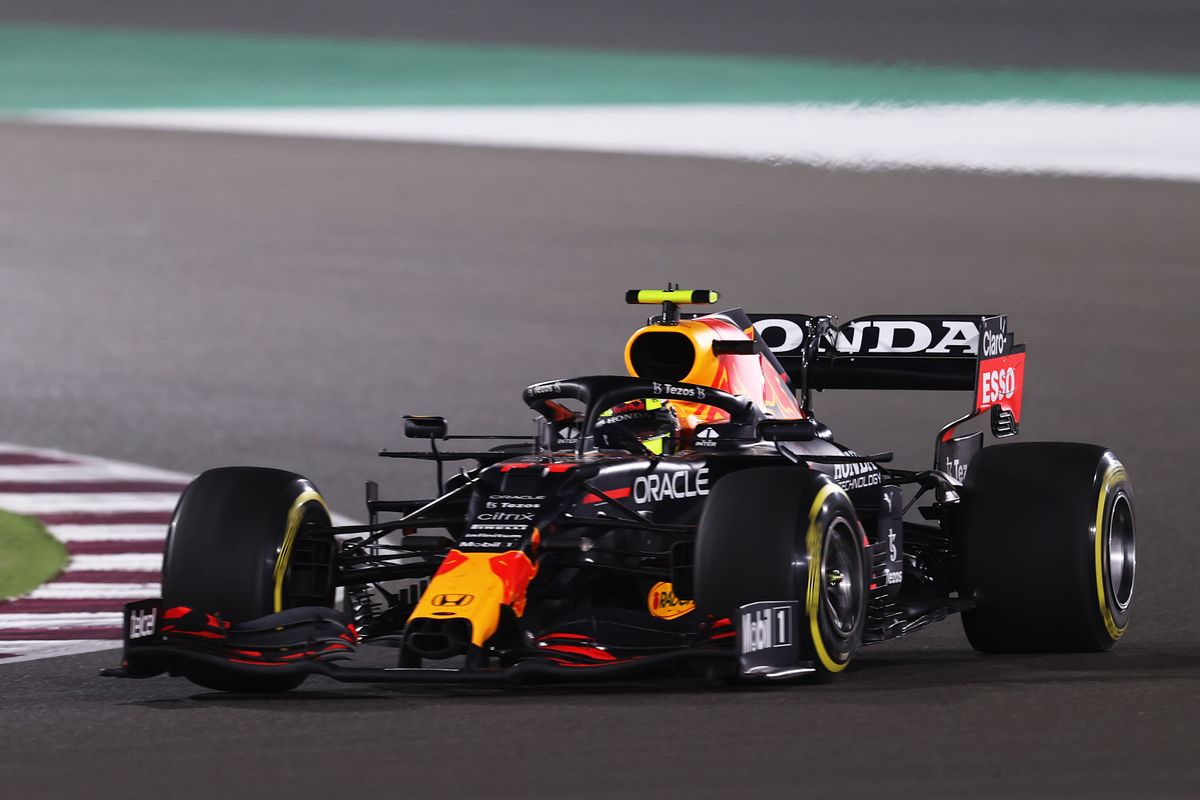 Heeft de Virtual Safety Car Alonso geholpen? 'Pérez ging als een raket naar Alonso'