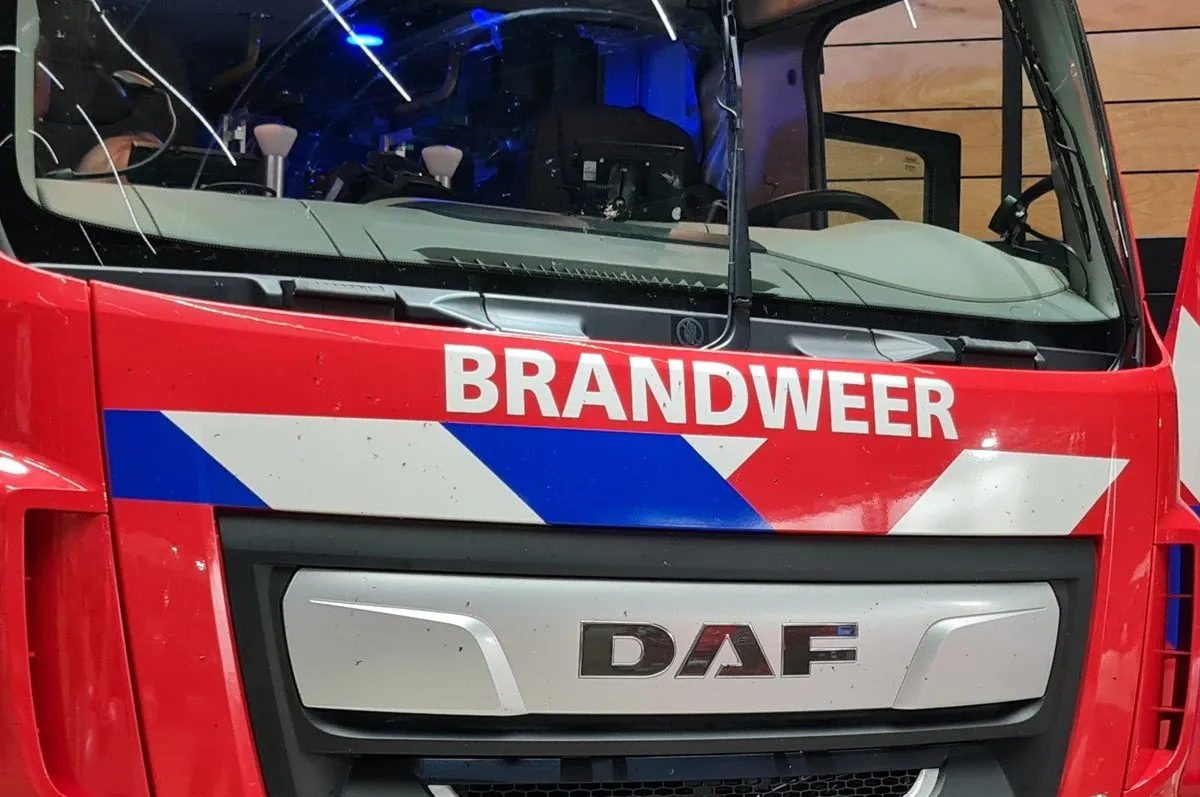 Auto's beschadigd door brand in Assen