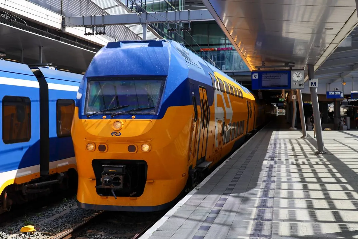 Vrijdag rijden mogelijk in hele land geen treinen door staking bij NS