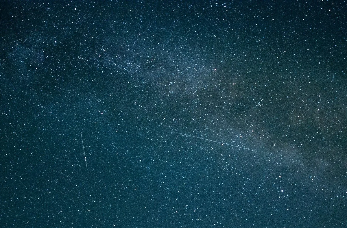 Veel vallende sterren door meteorenregen Perseïden; hoogtepunt komende nacht