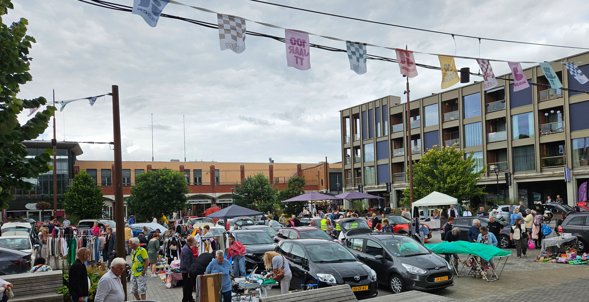 Kofferbakverkoop in binnenstad van Assen op zondag 28 september