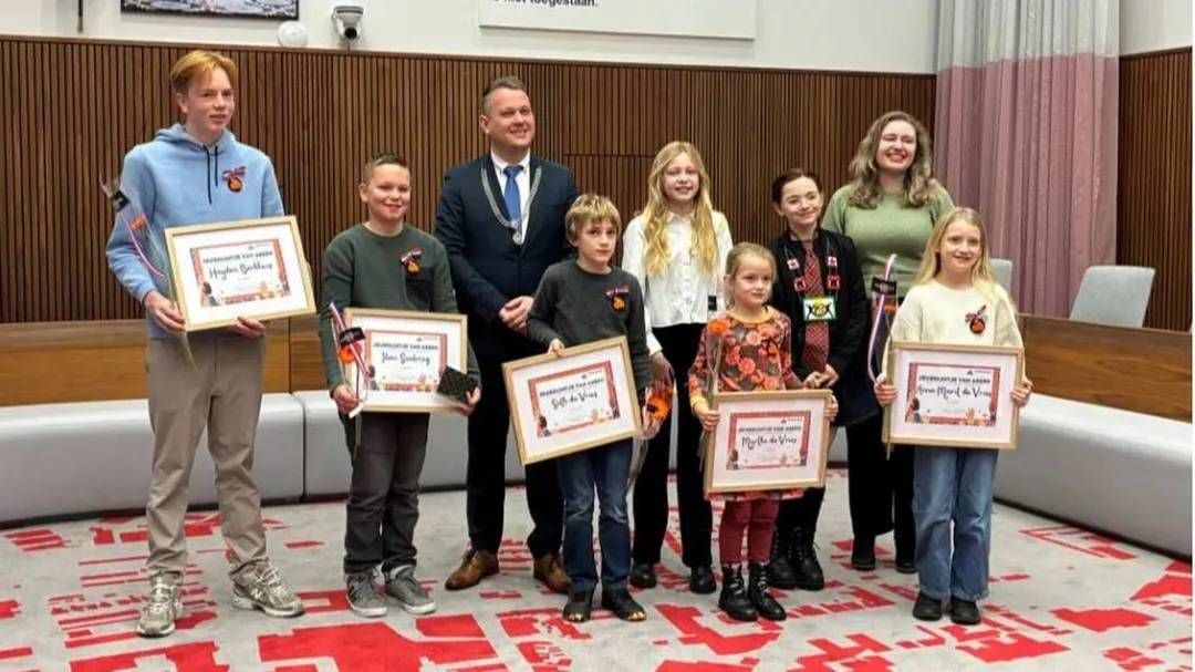 Vijf jonge Assenaren krijgen een jeugdlintje