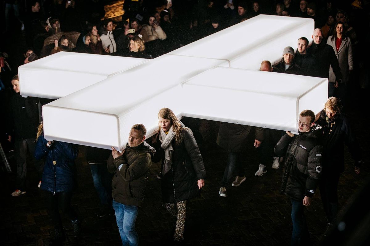 Wie wil in Dwingeloo meelopen met het kruis tijdens The Passion?