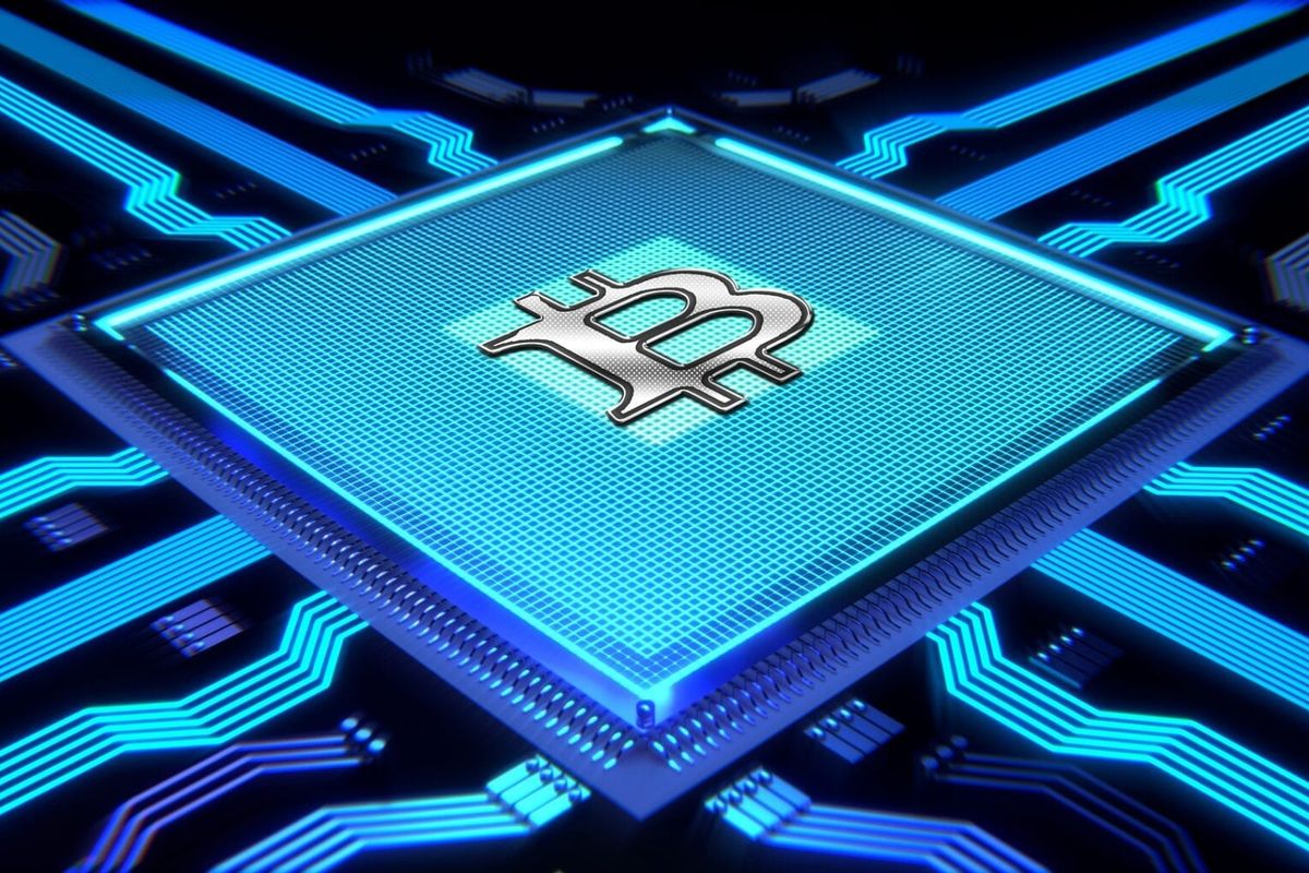 Bitcoin (BTC) op $9.477, geld en bitcoin uitgelegd met monopoly