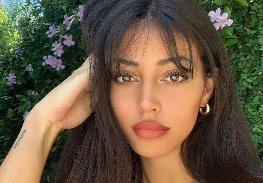 Hollands bommetje Cindy, de ex van F1-coureur Hamilton, trekt een nogal ...