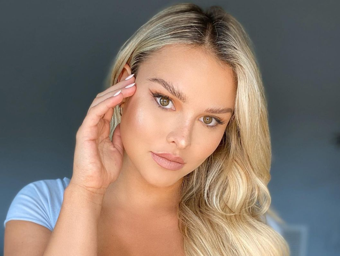 Champions Leaguestreaker Kinsey doet Instagram ontploffen met gloeiendhete bikinifoto
