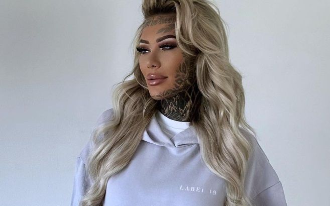 Meest getatoeëerde vrouw van Groot-Brittannië showt haar kunstwerkjes ...