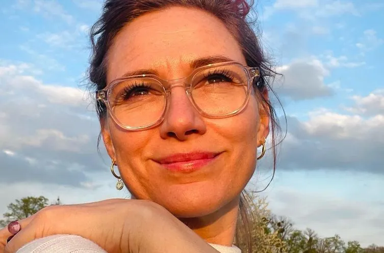 Actrice Hilde De Baerdemaeker poseert toploos, maar ze heeft daar een ...