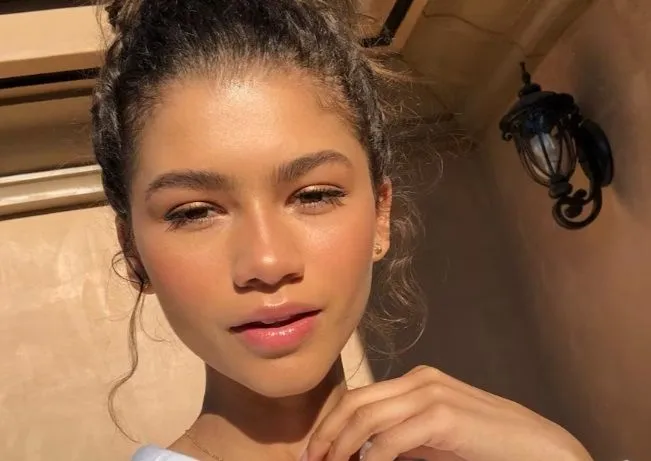 Actrice Zendaya in pikant robotpak breekt het internet: "C3PO, maar dan ... Actrice Zendaya in pikant robotpak breekt het internet: "C3PO, maar dan ...