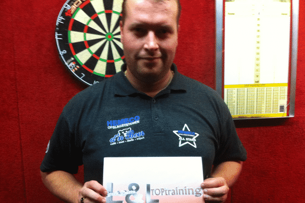 Leo Hendriks krijgt steun van het Hemeco Pro Darts Team