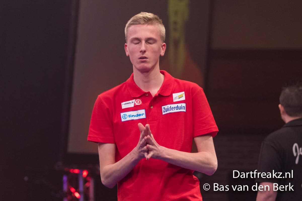 David evans deals darts