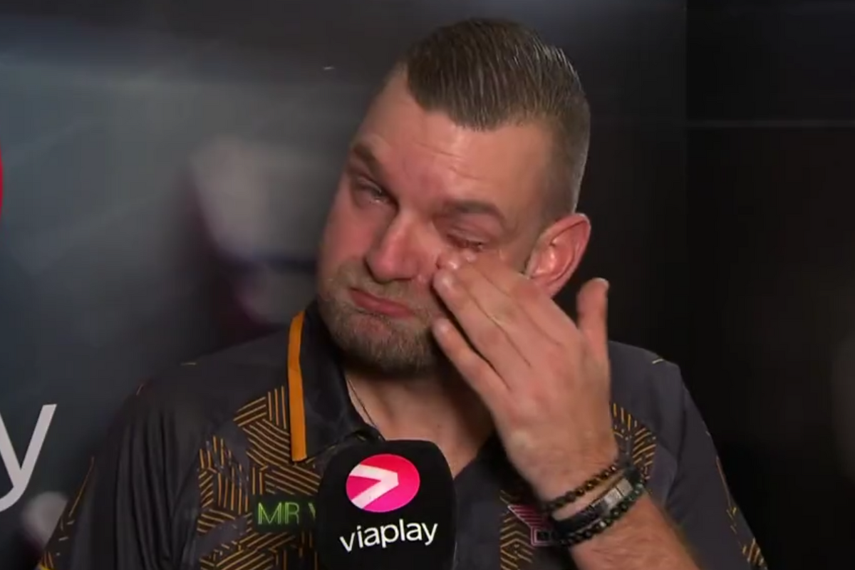 Martijn Kleermaker emotioneel voor camera bij Arjan van der Giessen na