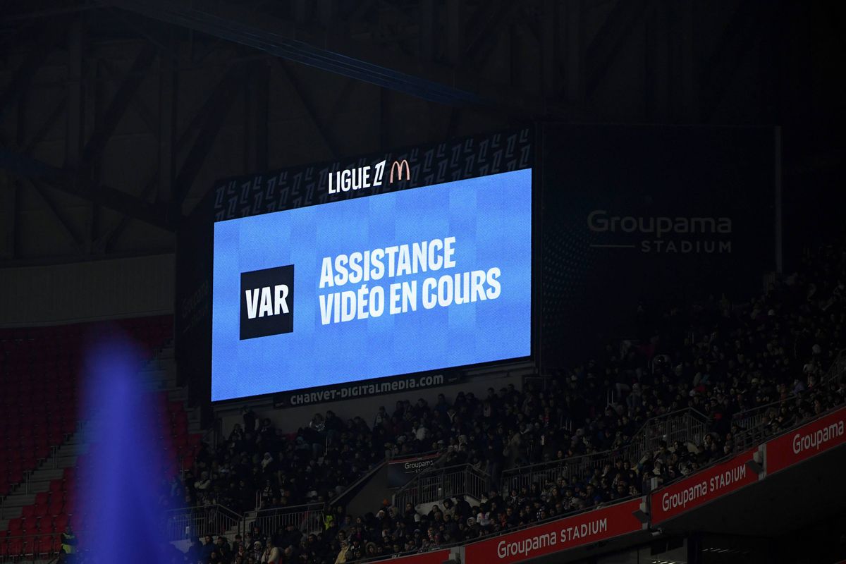 Sondage : L'OL est-il spécialement visé par les arbitres de Ligue 1 ?