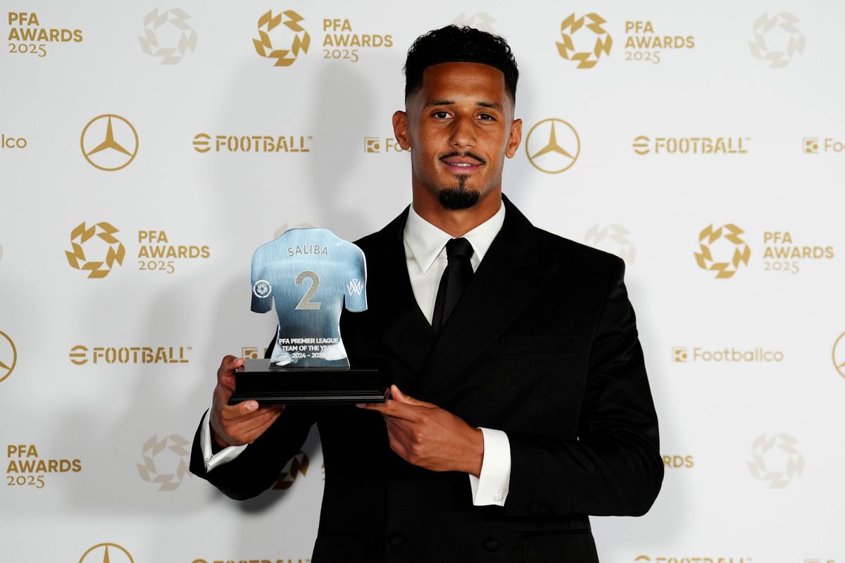Le PSG le contacte, Saliba explose de rire