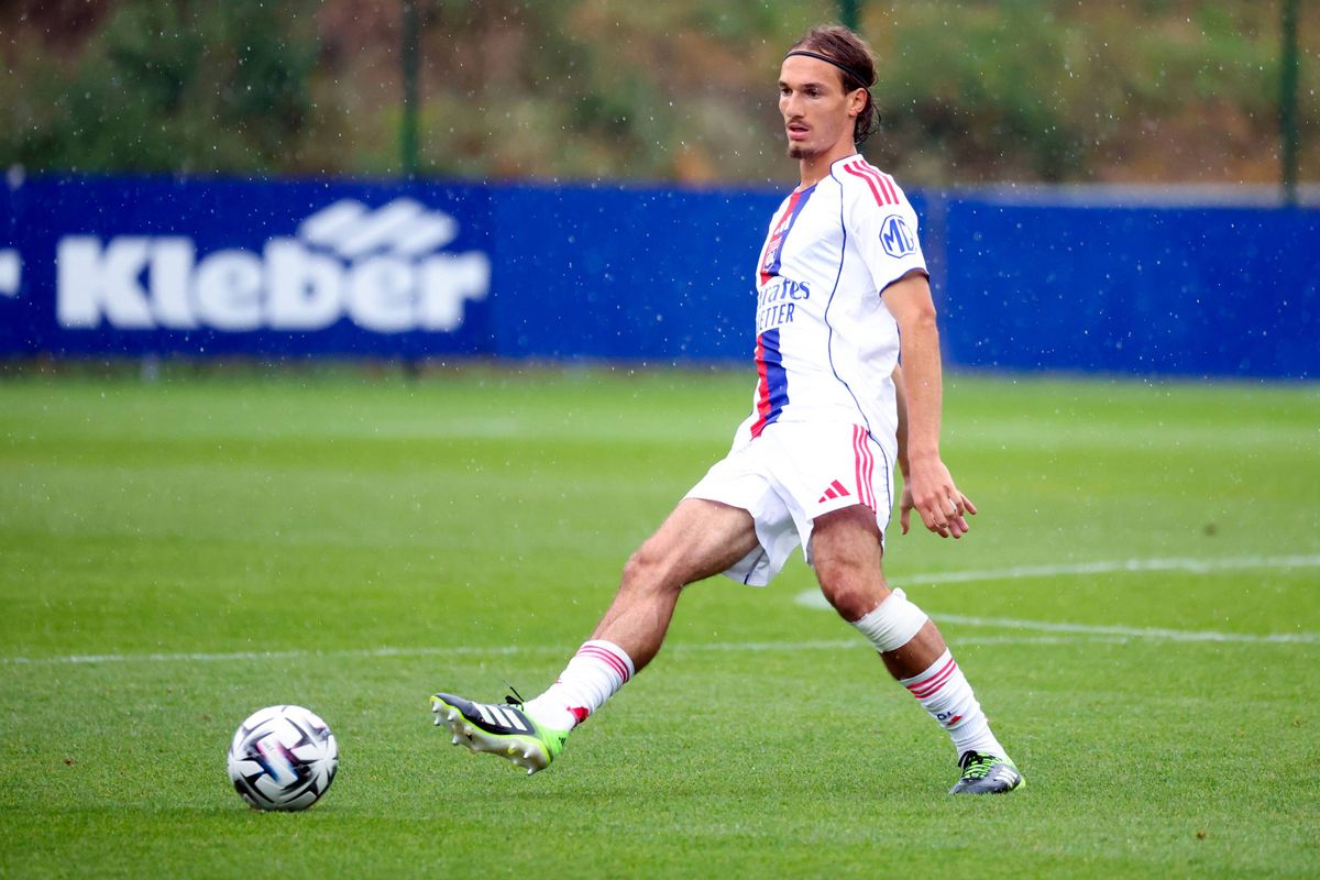 Barisic sauveur de l'OL, il éjecte Kluivert en urgence