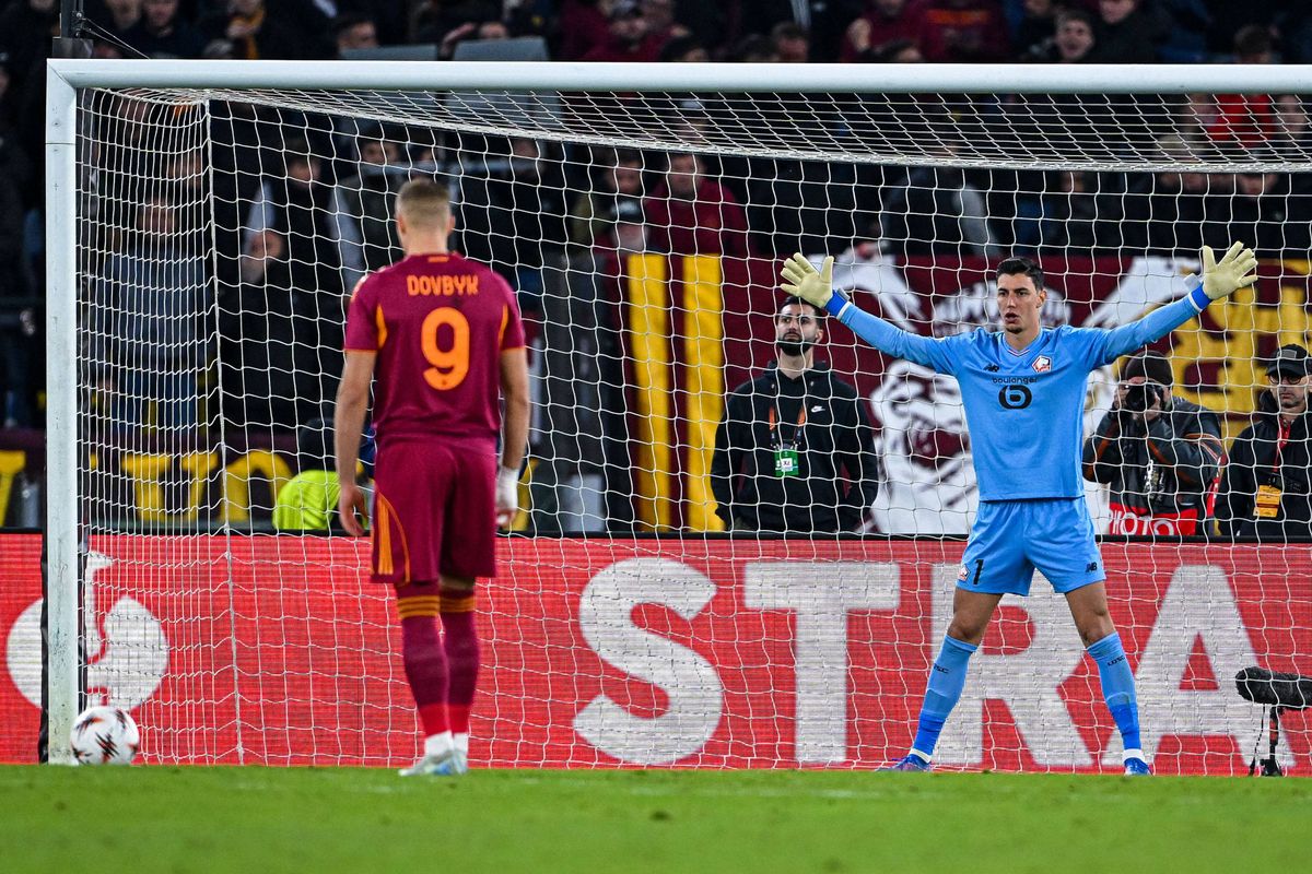 Özer stoppe trois pénaltys, Lille gagne à la Roma
