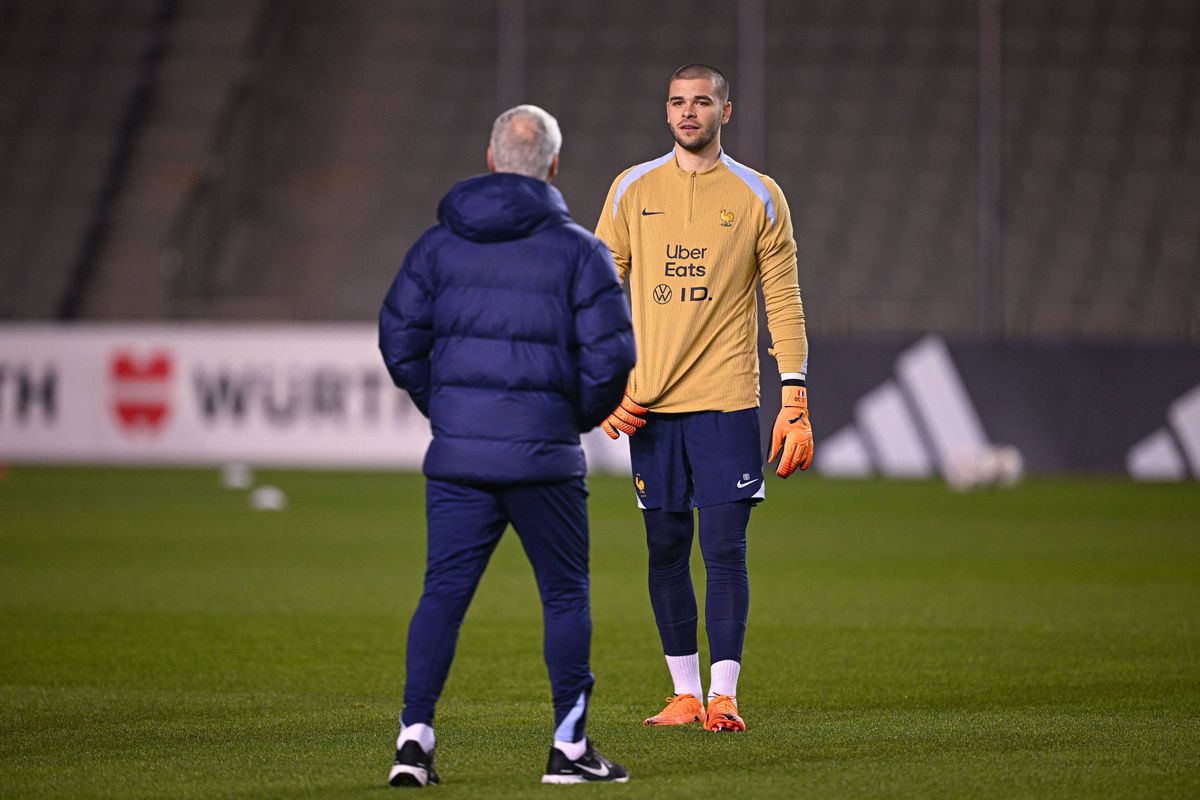 Lucas Chevalier, le Calimero de l'équipe de France ?