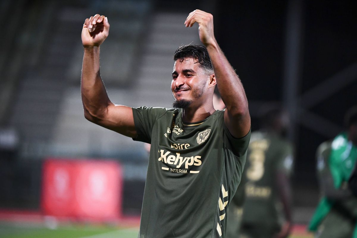 ASSE : Aïmen Moueffek reçoit un trophée bien mérité