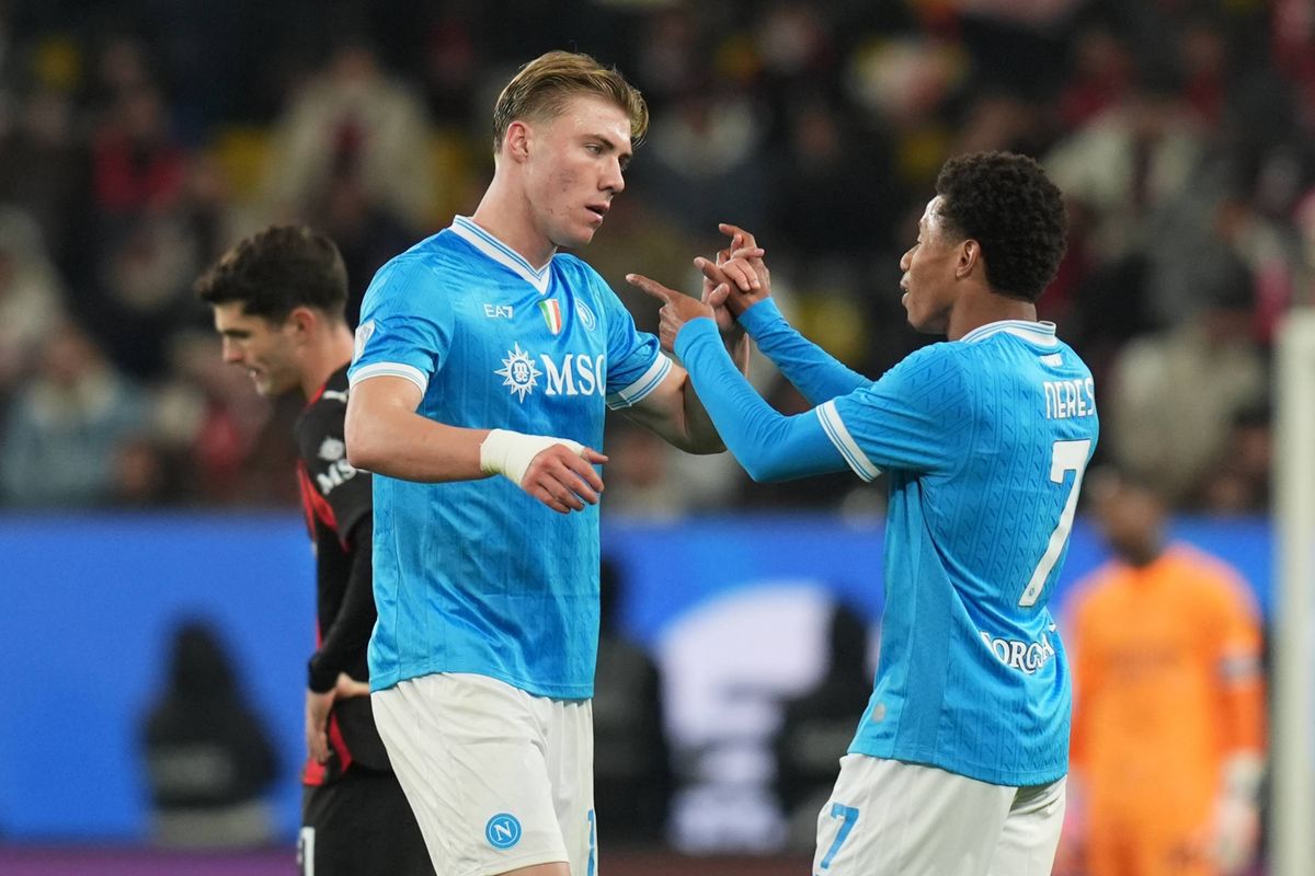 Super Coupe d'Italie : Naples surclasse le Milan et va en finale