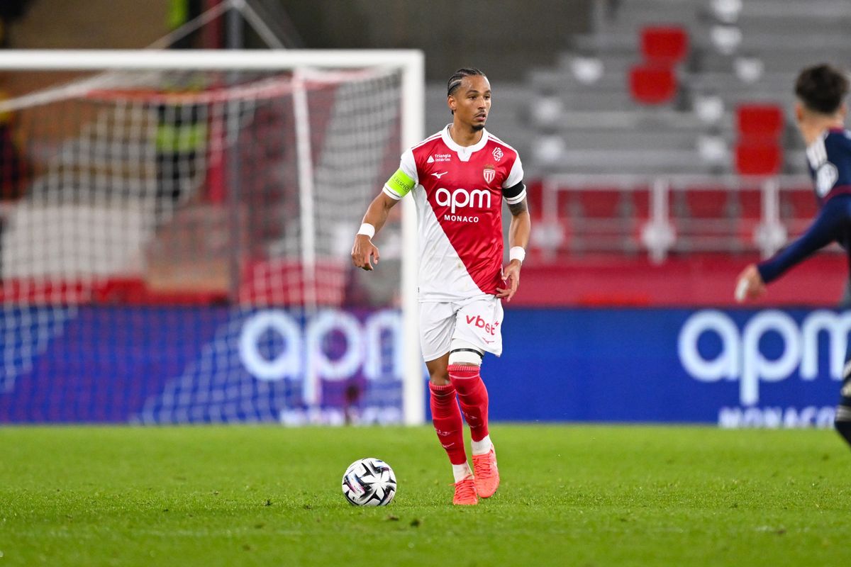 Un départ majeur en défense, Monaco inquiète