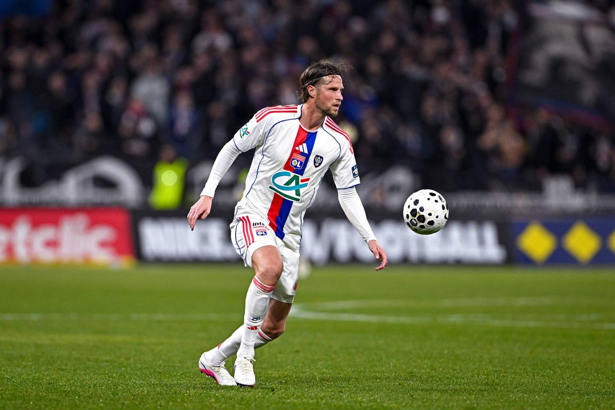 OL : Ces deux joueurs catastrophiques prennent la foudre