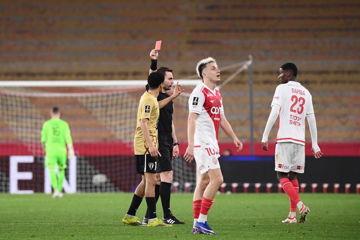 Golovin massacre les arbitres de Ligue 1