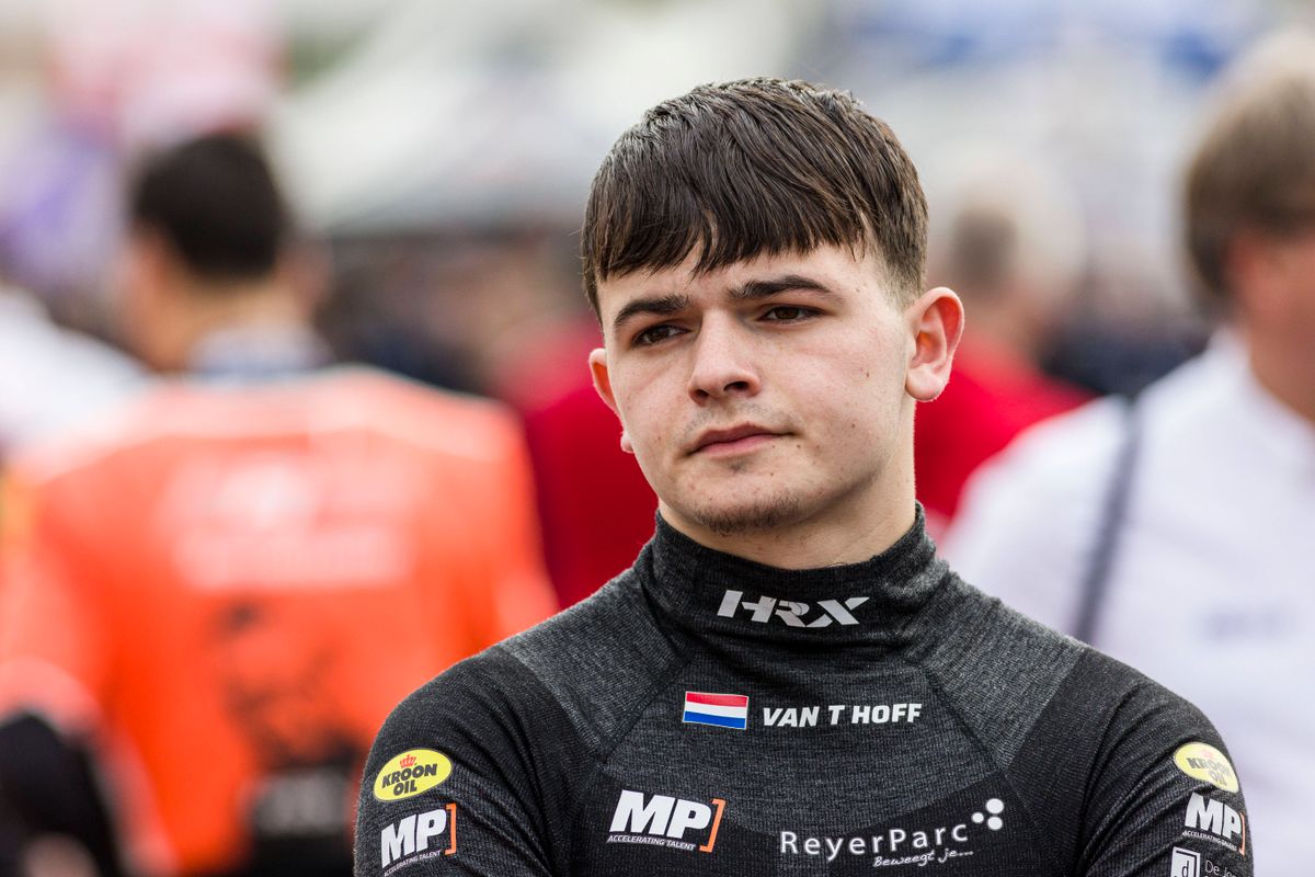 Verschrikkelijk nieuws uit SpaFrancorchamps Dilano Van 't Hoff (18) overleden na zware crash Verschrikkelijk nieuws uit SpaFrancorchamps Dilano Van 't Hoff (18) overleden na zware crash