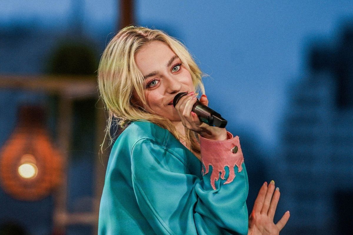 Schitterend! Zangeres Camille Dhont (21) viert wel heel bijzondere mijlpaal