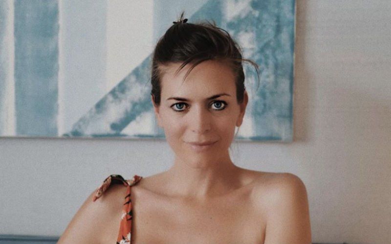 Astrid Coppens toont in video open en bloot hoe ze haar dochter borstvoeding geeft
