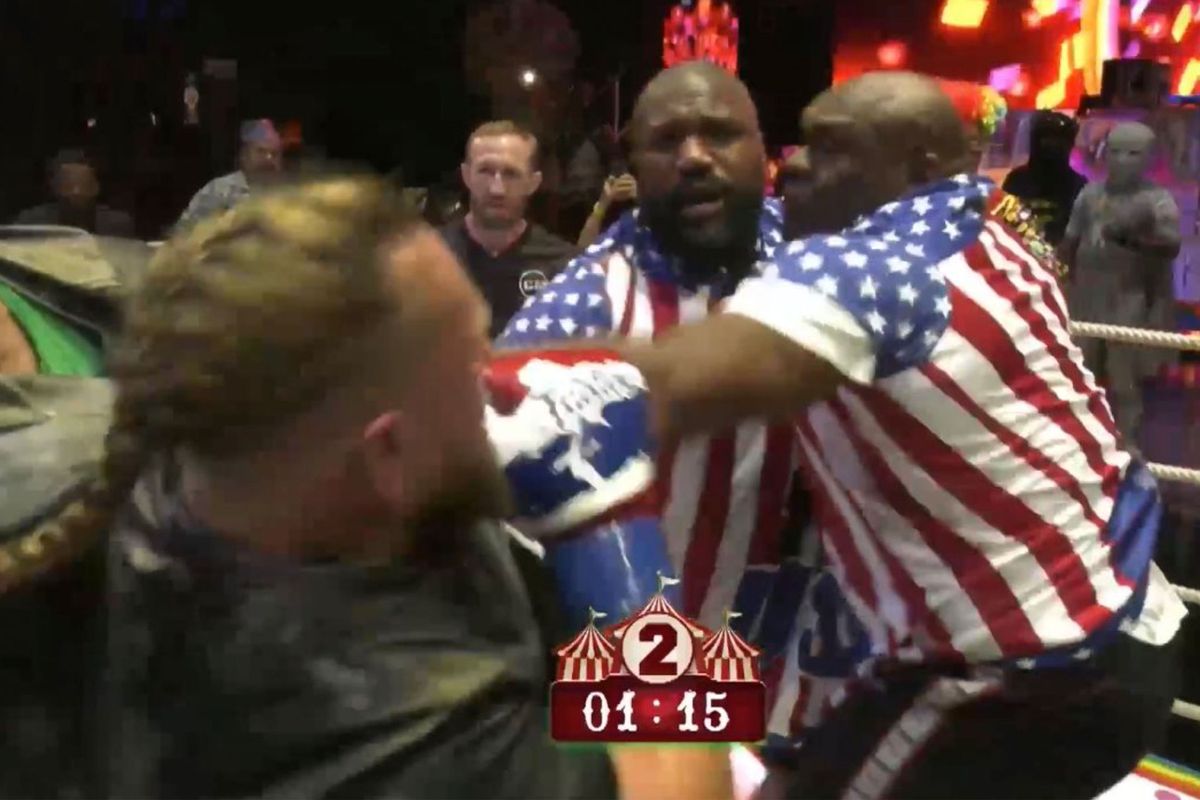 🎥 Bob Sapp en Quinton 'Rampage' Jackson winnen bizarre 'siamese