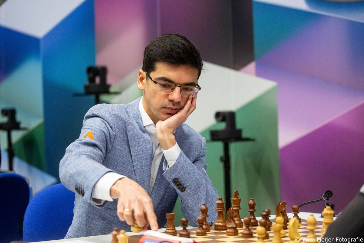 Anish  Giri begint Tata Steel Chess met nederlaag