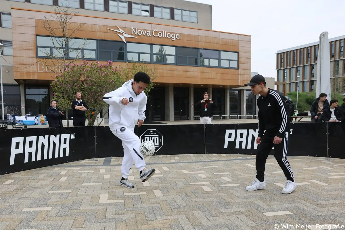 Panna toernooi met wereldkampioen groundmoves Nasser el Jackson op Nova College Haarlem