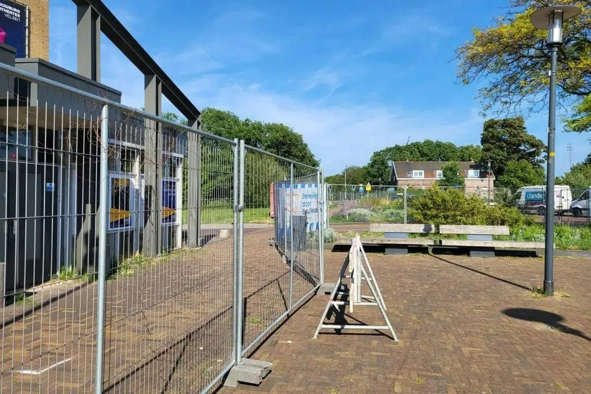 Overlast door verbouwing Stadsschouwburg Velsen: sloop van start, straat langdurig afgesloten